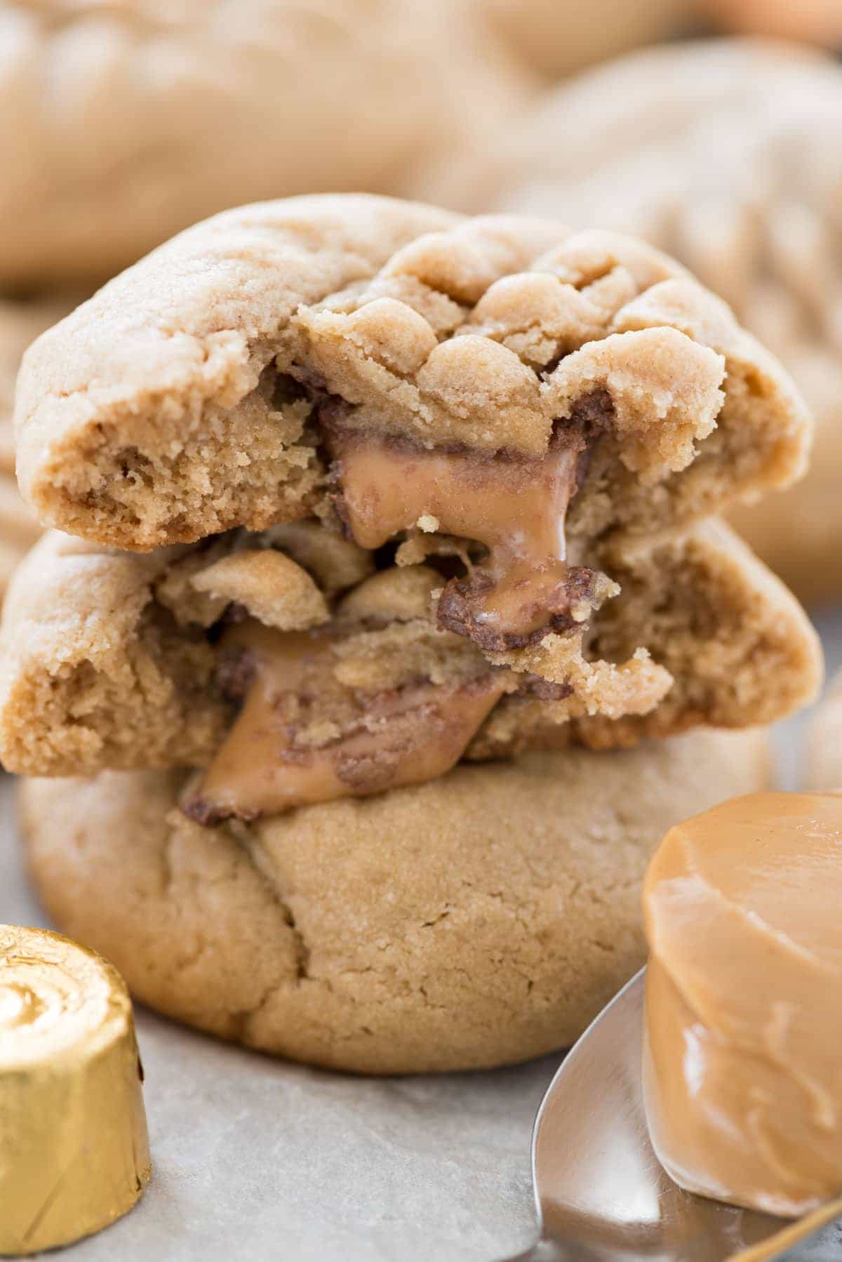 Rolo Stuffed Peanut Butter Cookies - an easy peanut butter cookie stuffed with a ROLO!! 30 minutes start to easy, these cookies are foolproof!
